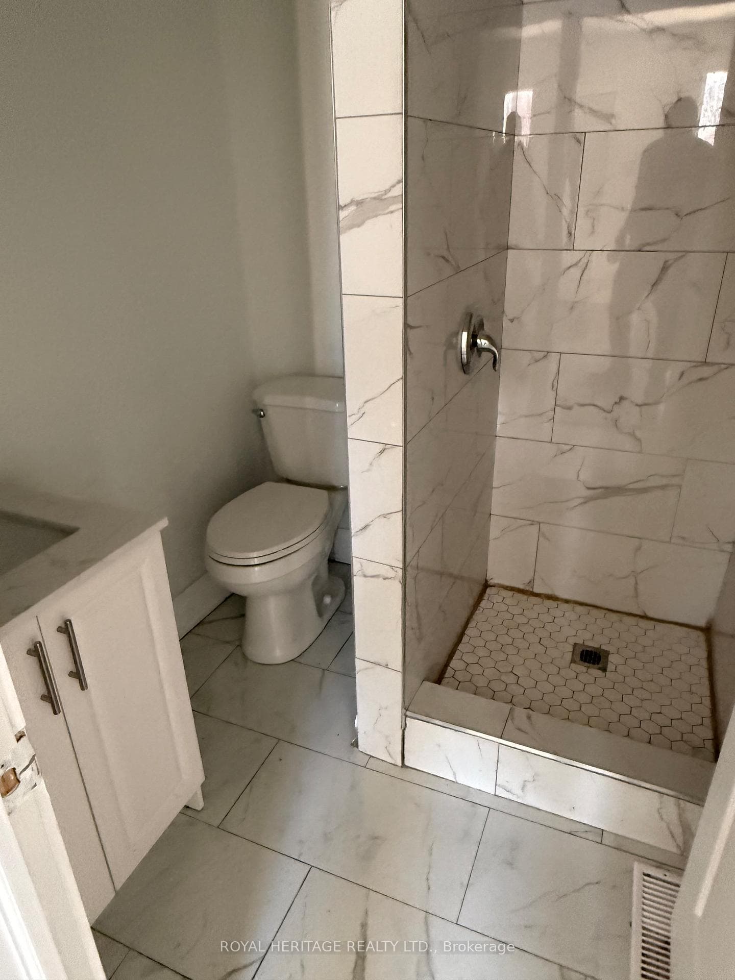 293 Louis Avenue photo 20