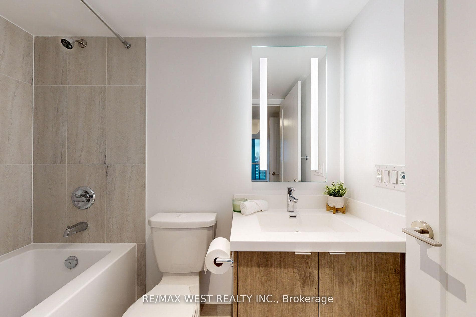5 Mabelle Avenue Unit 1227 photo 32
