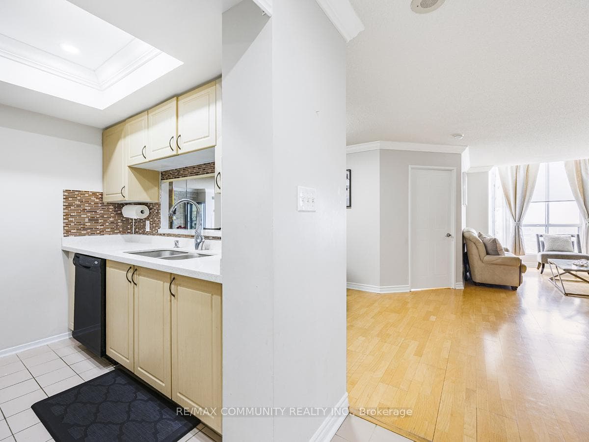 2550 Lawrence Avenue Unit 2204 photo 3