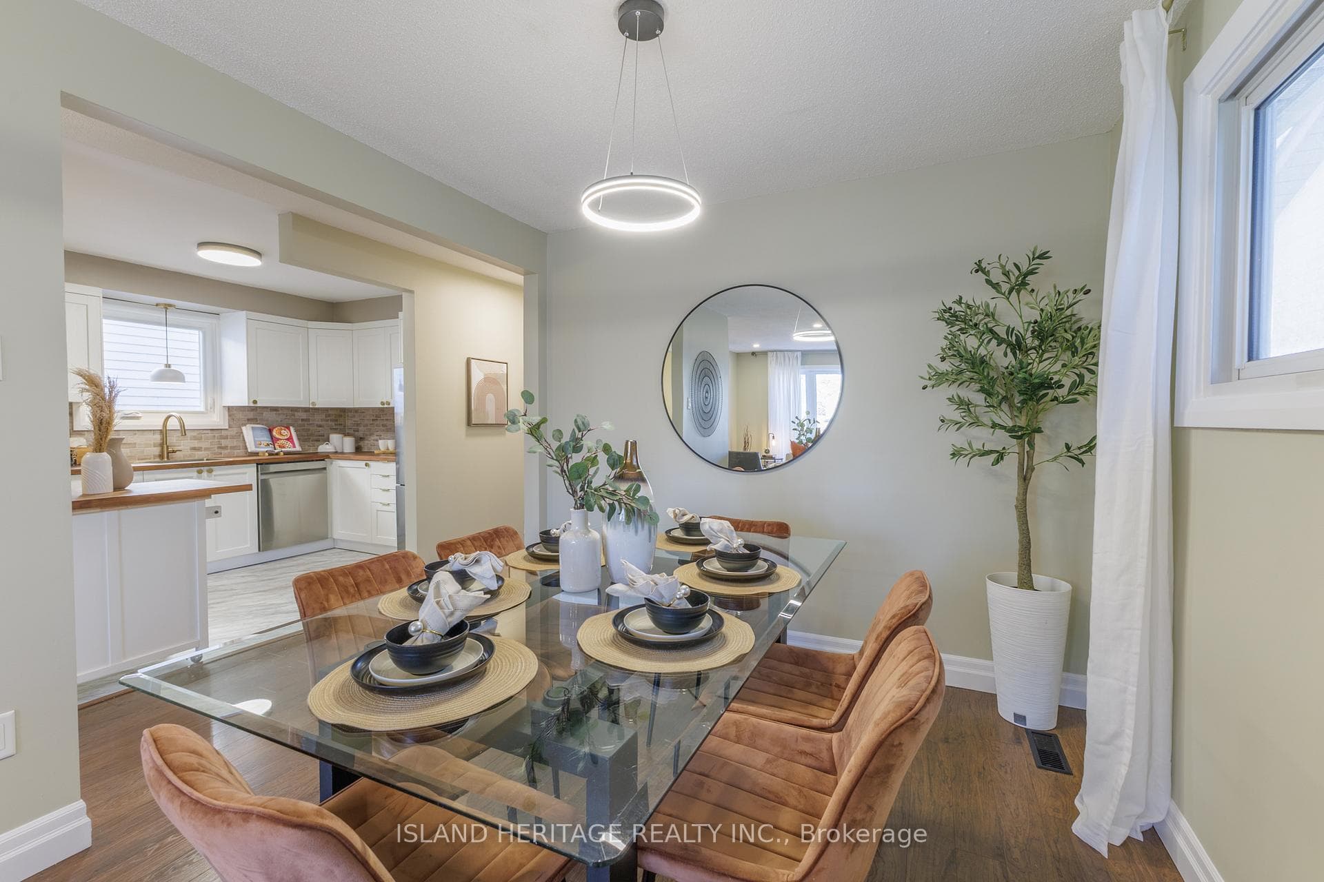 114 Turnberry Crescent photo 12