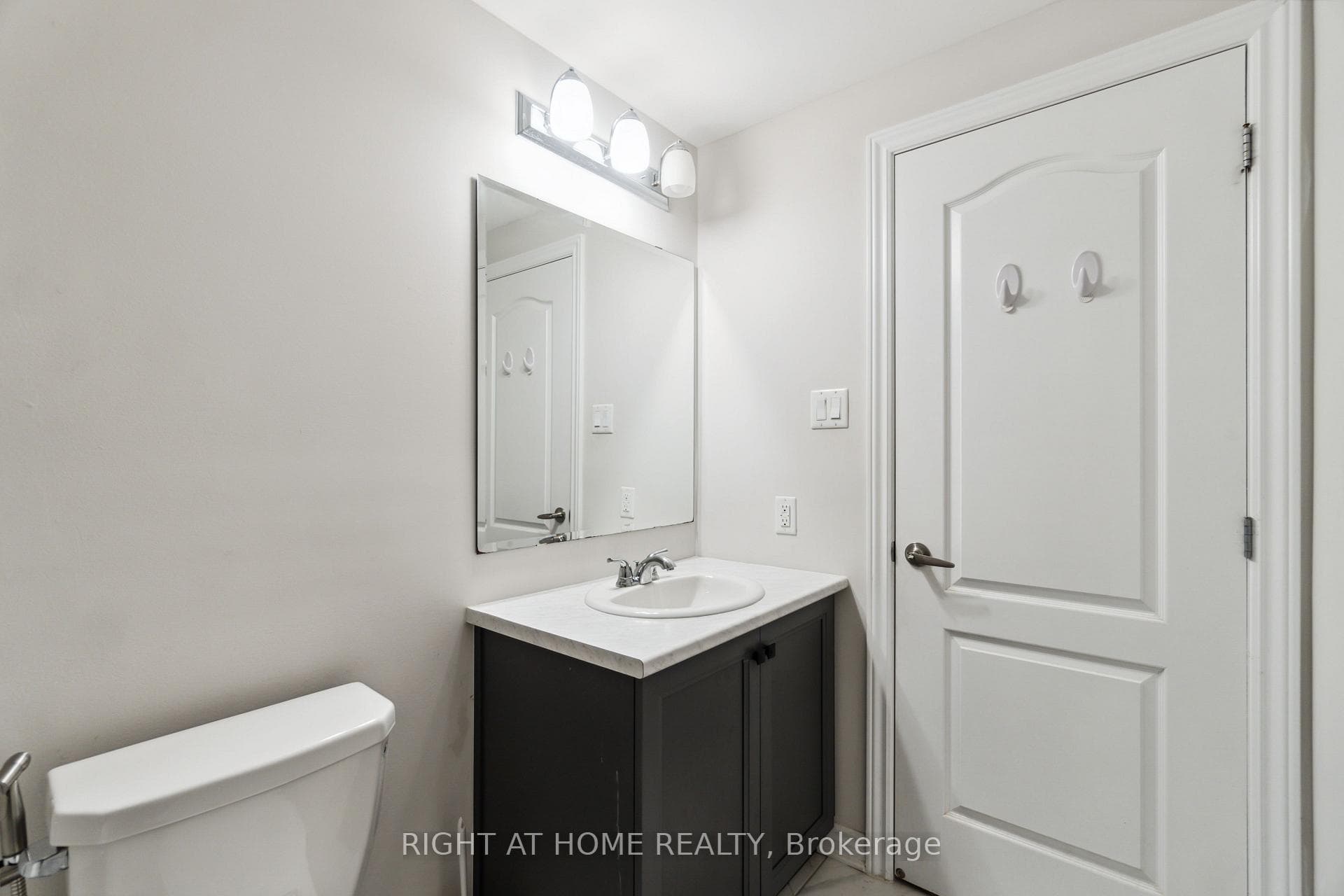 503 PONTHIEU Circle photo 31