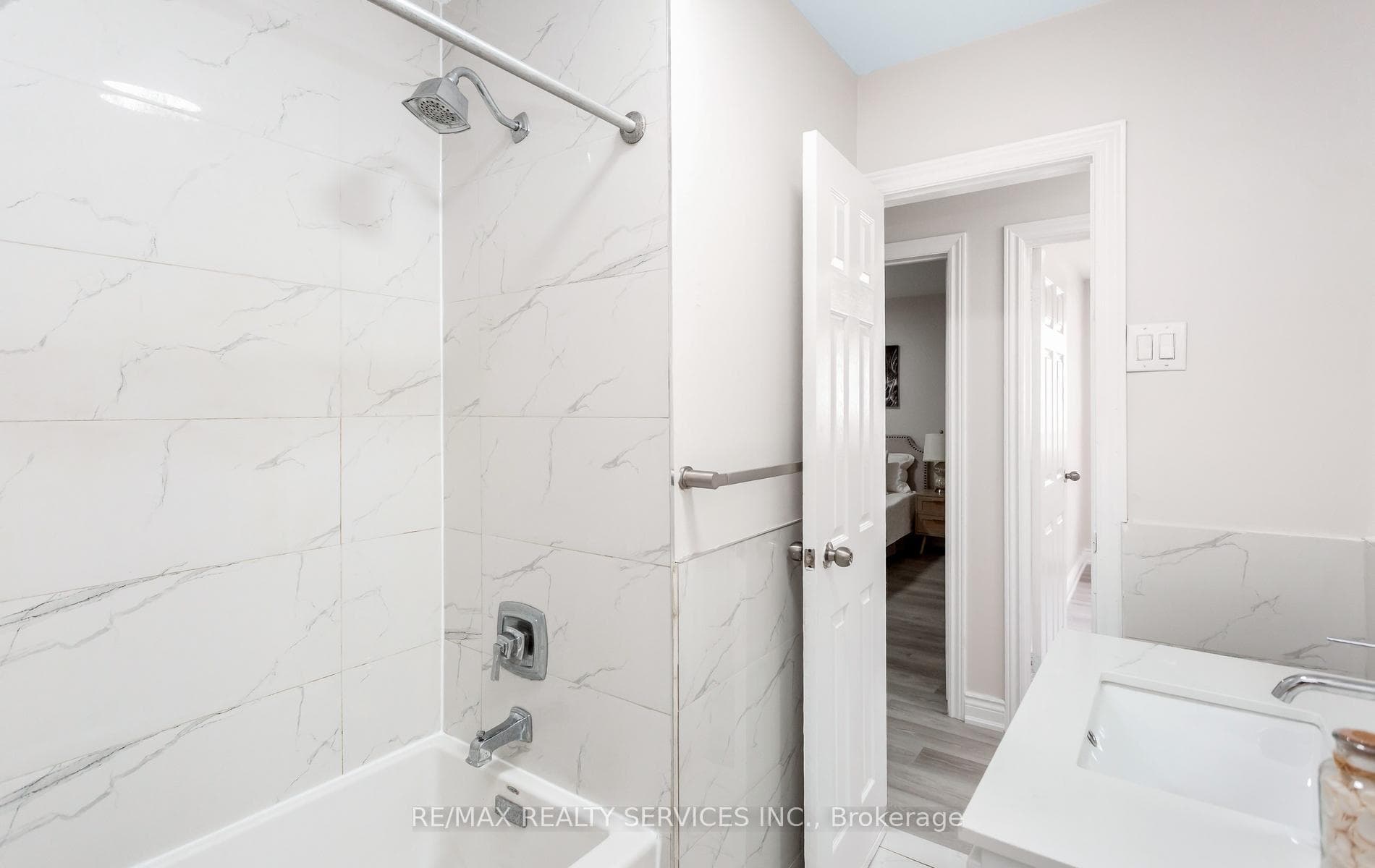 176 Samuelson Street photo 21