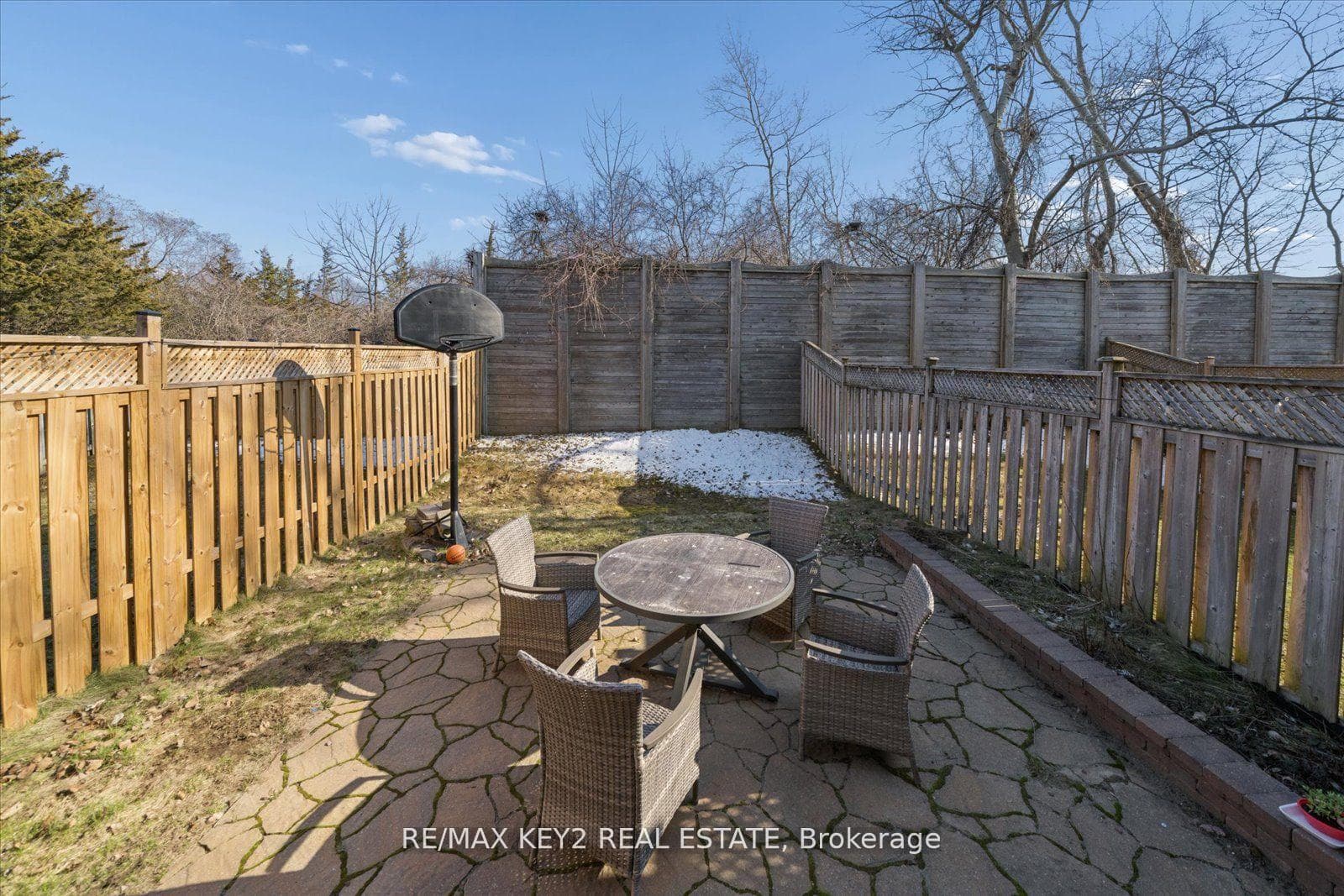 1652 Autumn Crescent photo 43