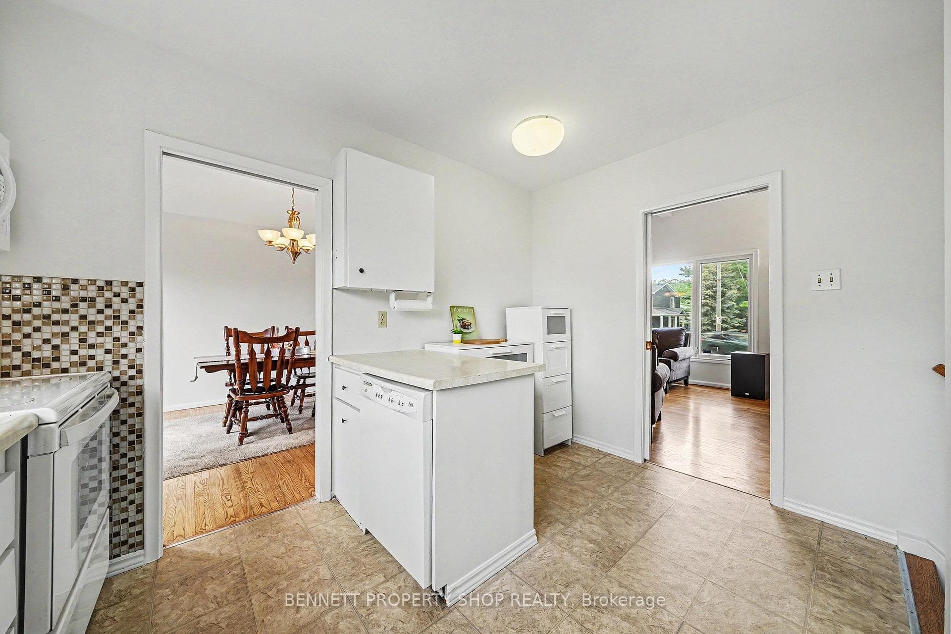 30 Corkstown Road photo 8
