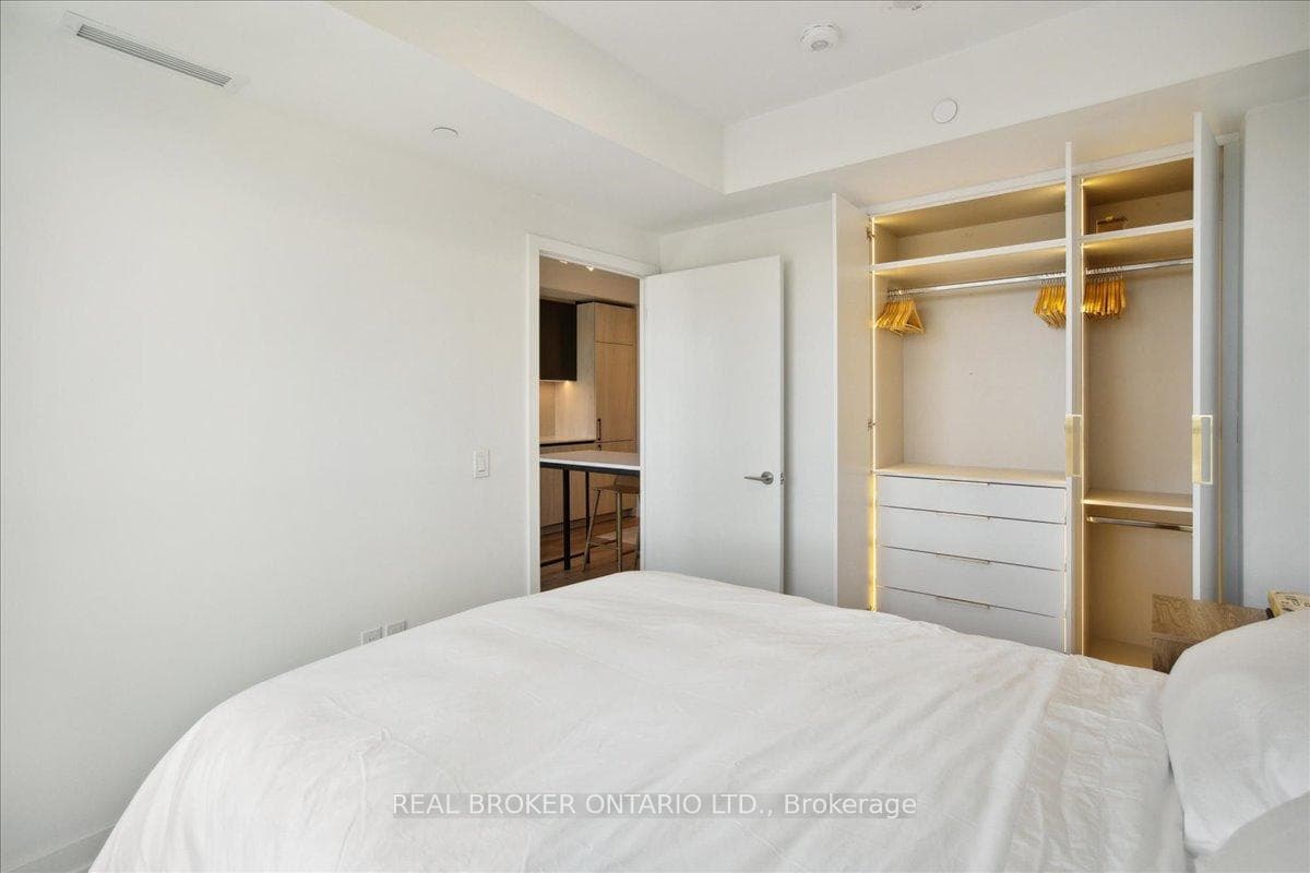 150 Logan Avenue Unit 729 photo 17