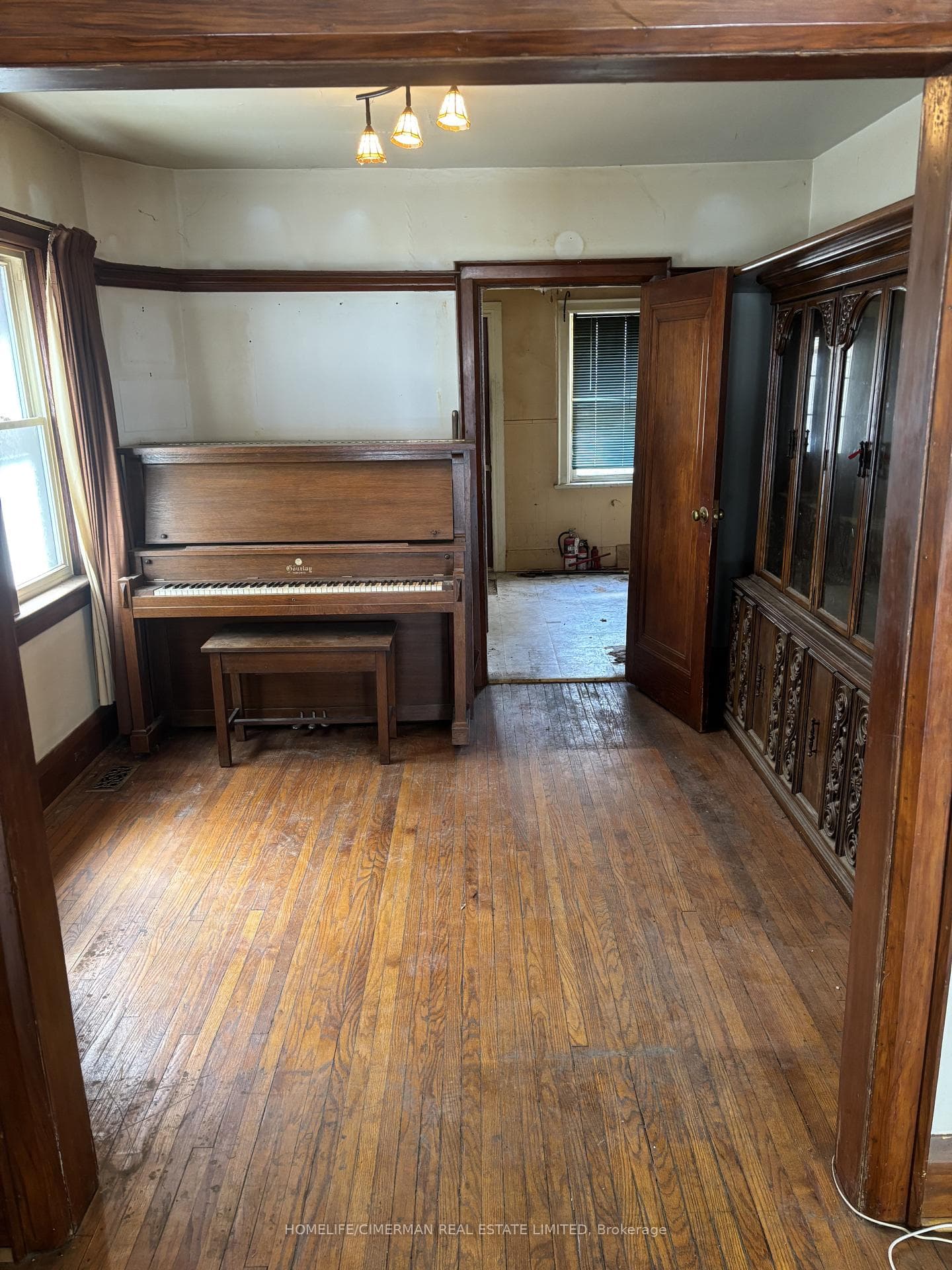 Formal Dining Rm