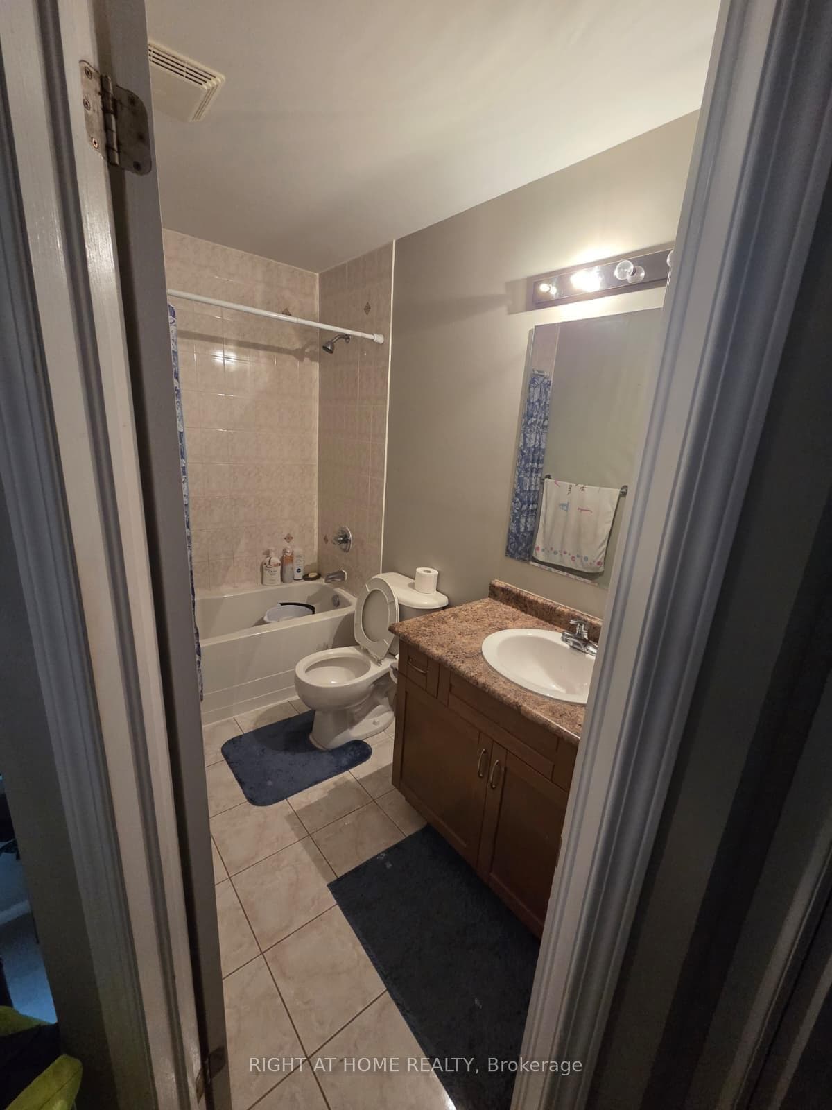 1156 Riddell Crescent photo 23