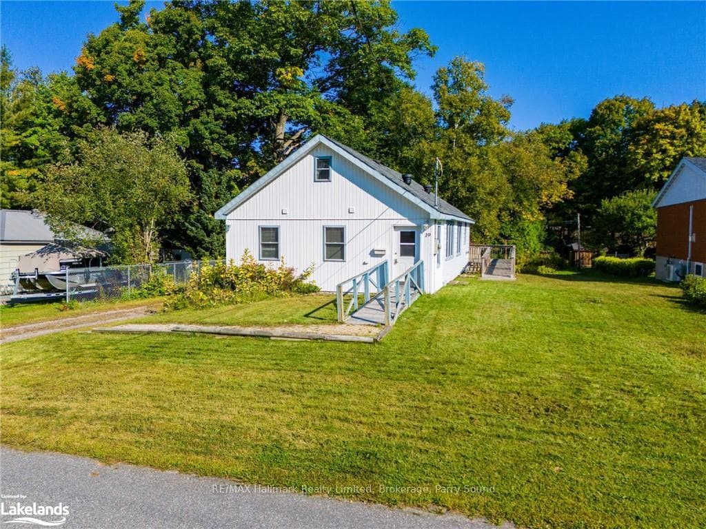 19 MARION Avenue photo 37