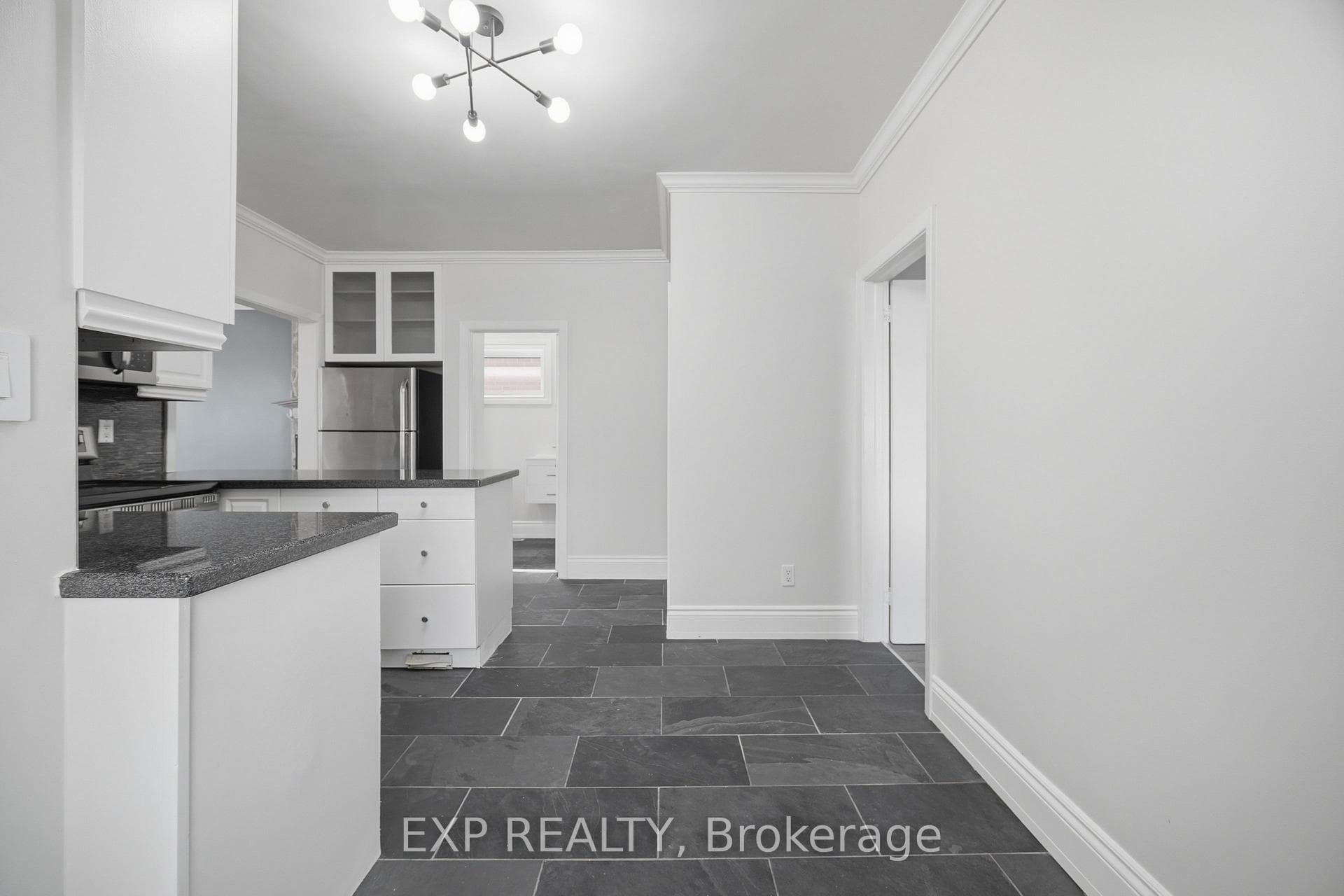 1052 Alexandra Avenue photo 12