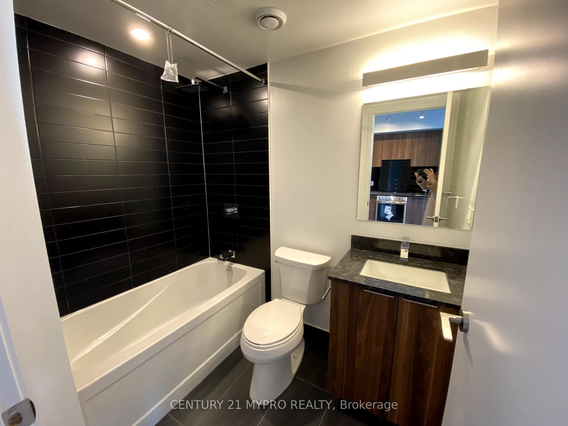 501 Yonge Street Unit 1106 photo 3