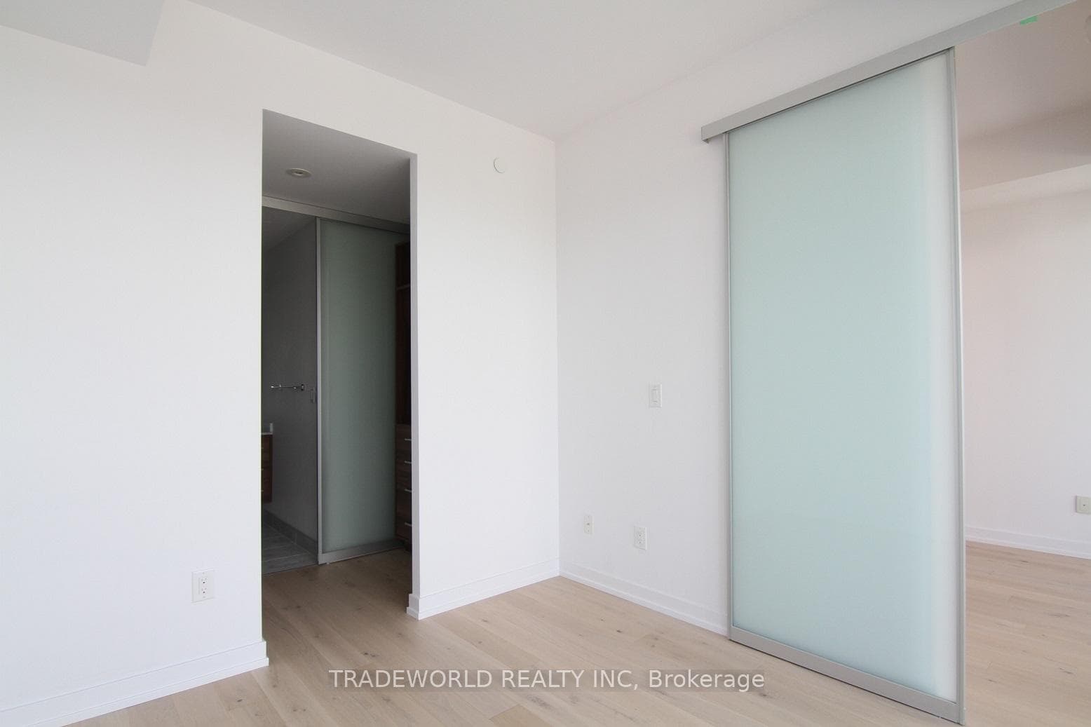488 University Avenue Unit 2201 photo 10