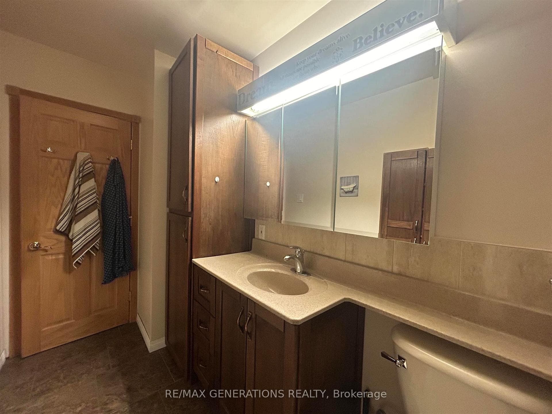 121 Willow Road photo 16
