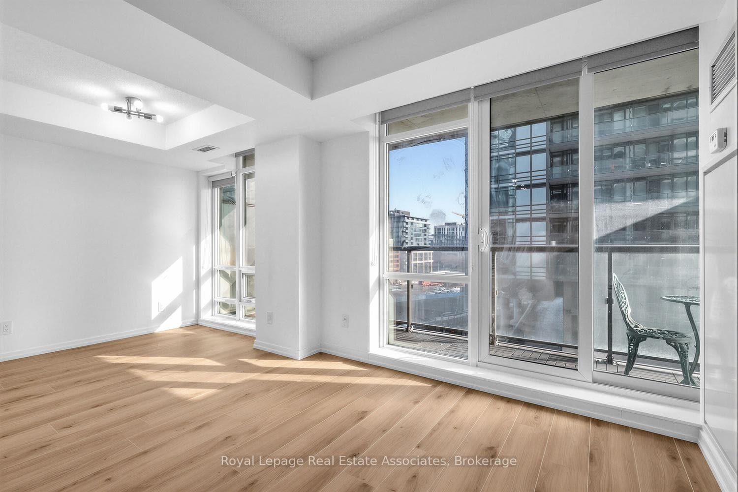 20 Joe Shuster Way Unit 504 photo 4