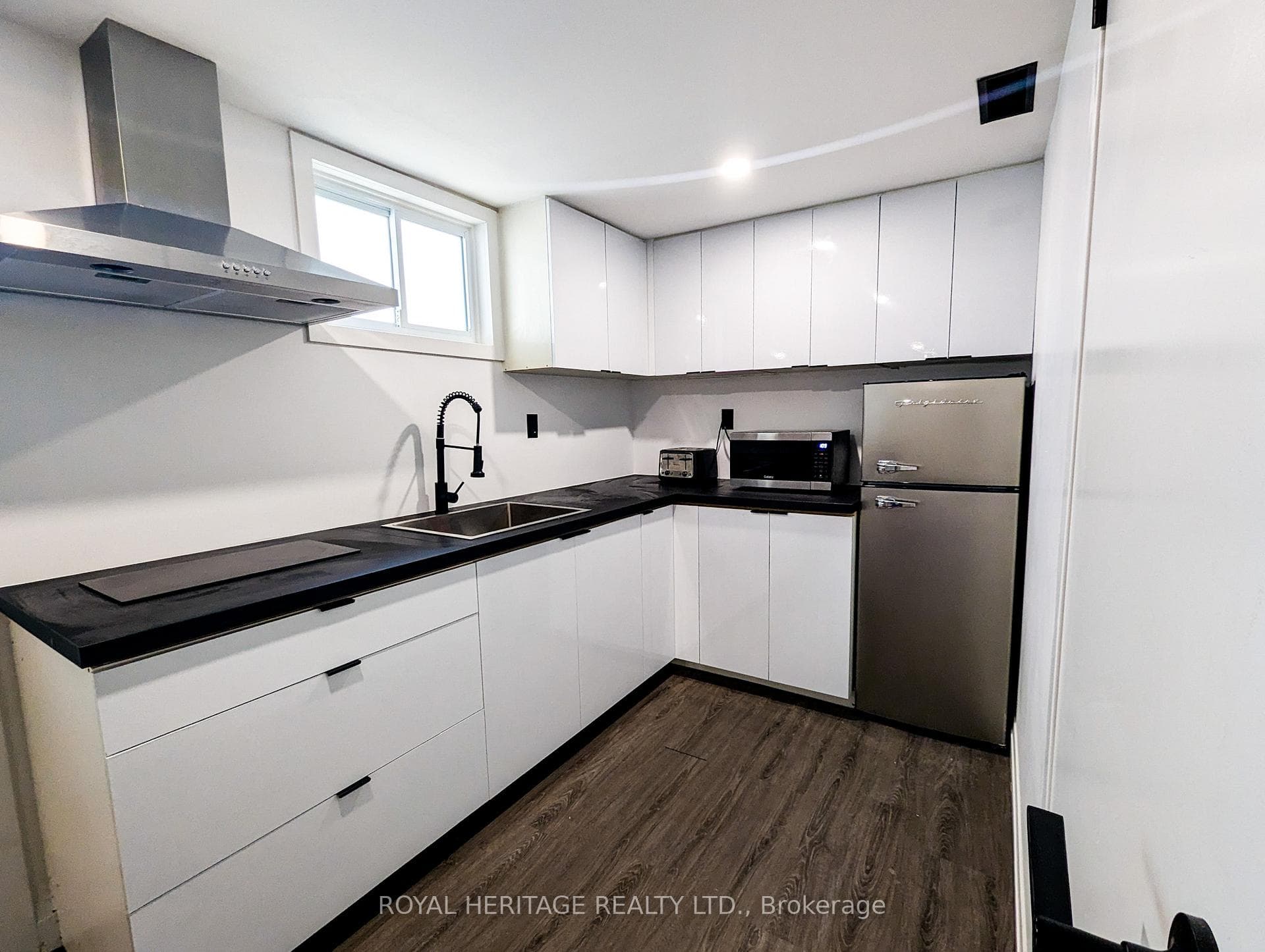 51 Van Horne Crescent photo 9