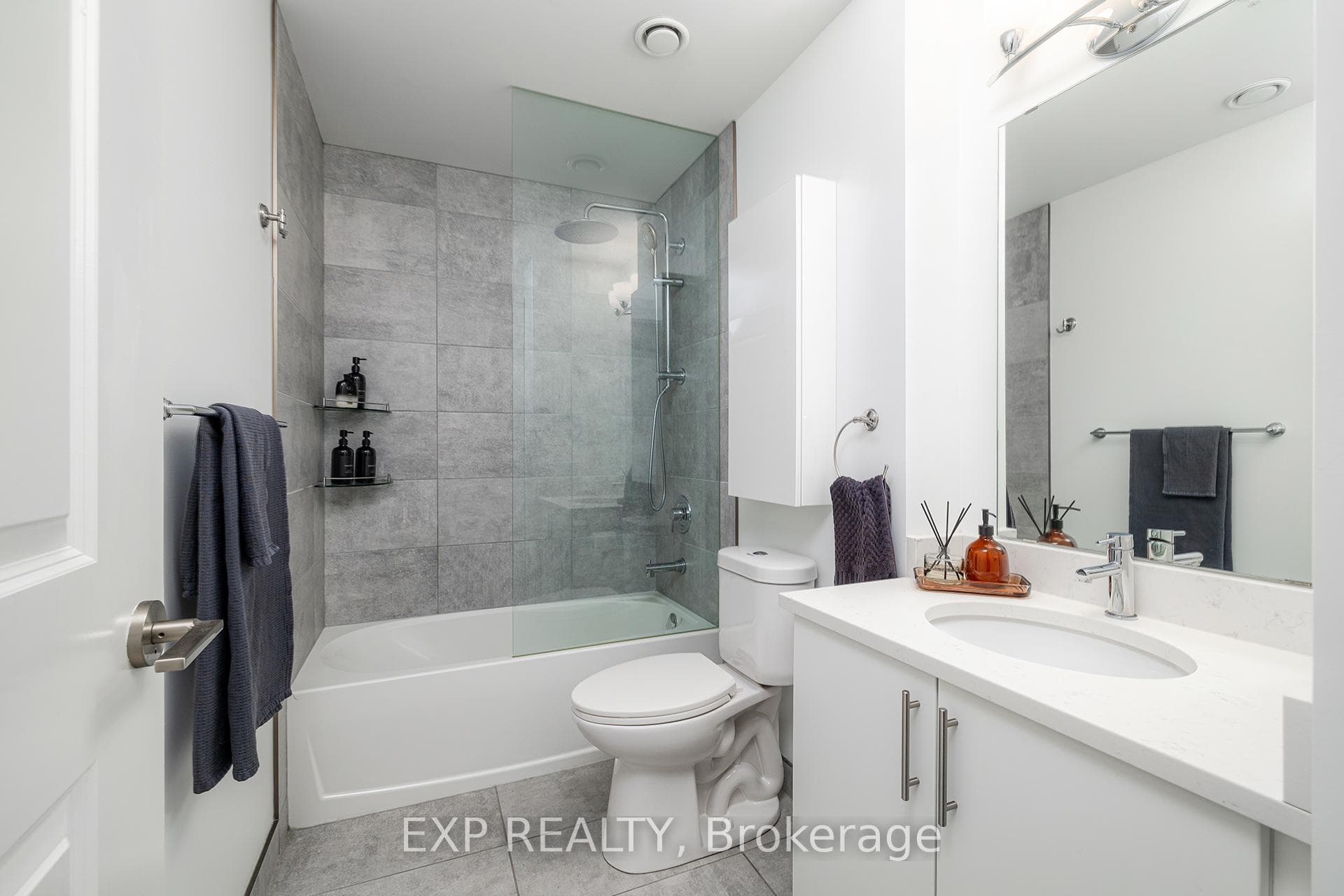 181 King Street Unit 1703 photo 13