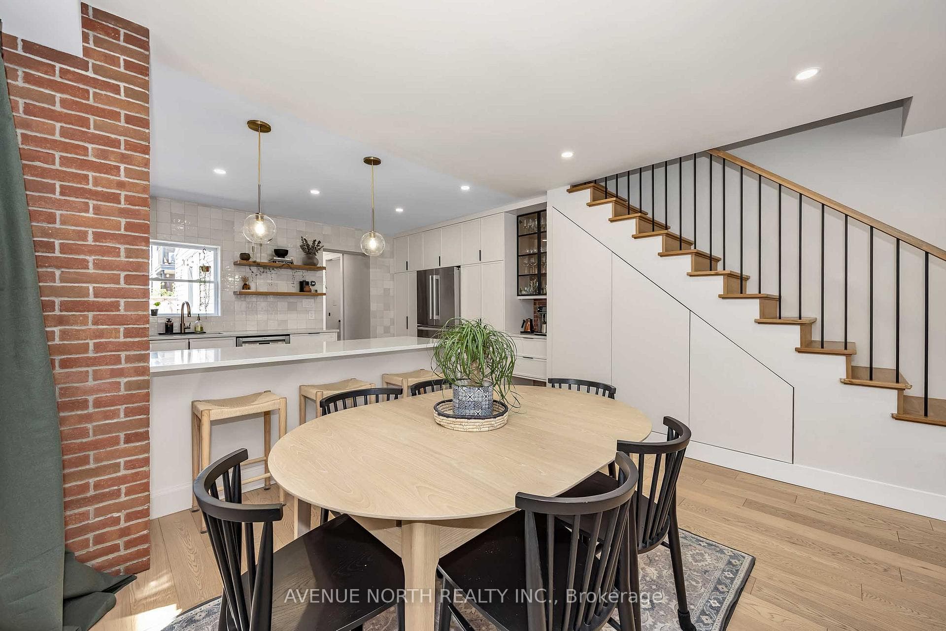 1091 Gladstone Avenue photo 10
