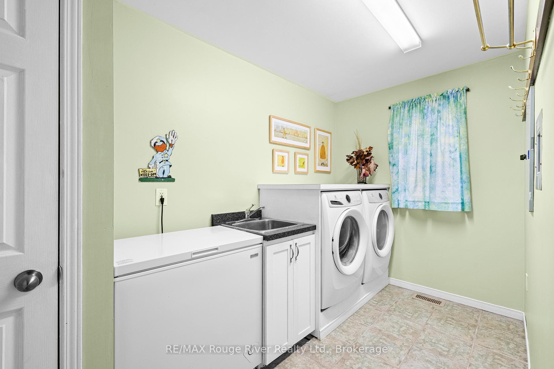 10126 Longsault Road Unit 14 photo 37