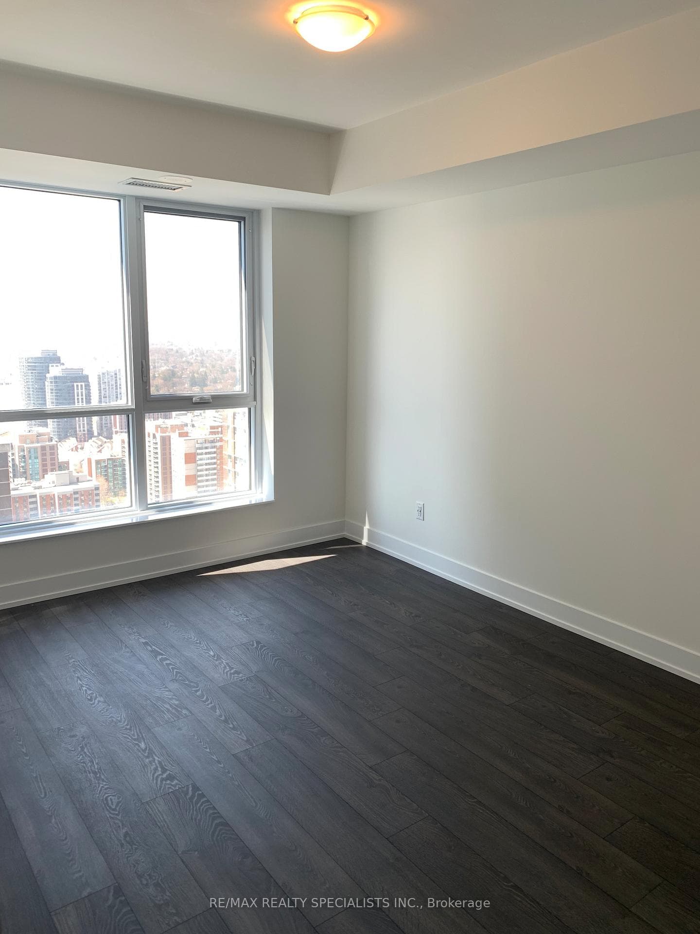 5 Mabelle Avenue Unit 3732 photo 2