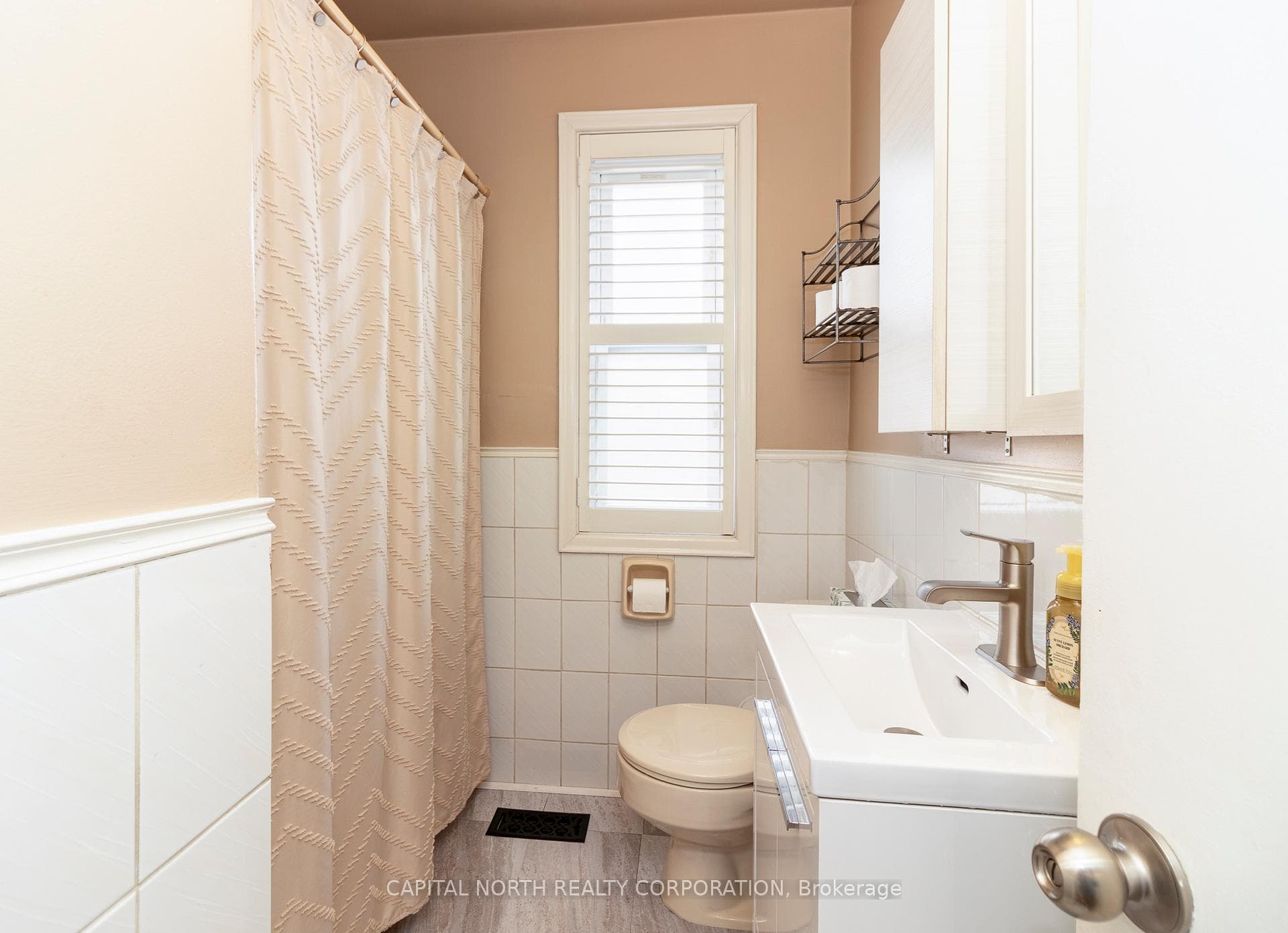 8 Jubilee Crescent photo 22