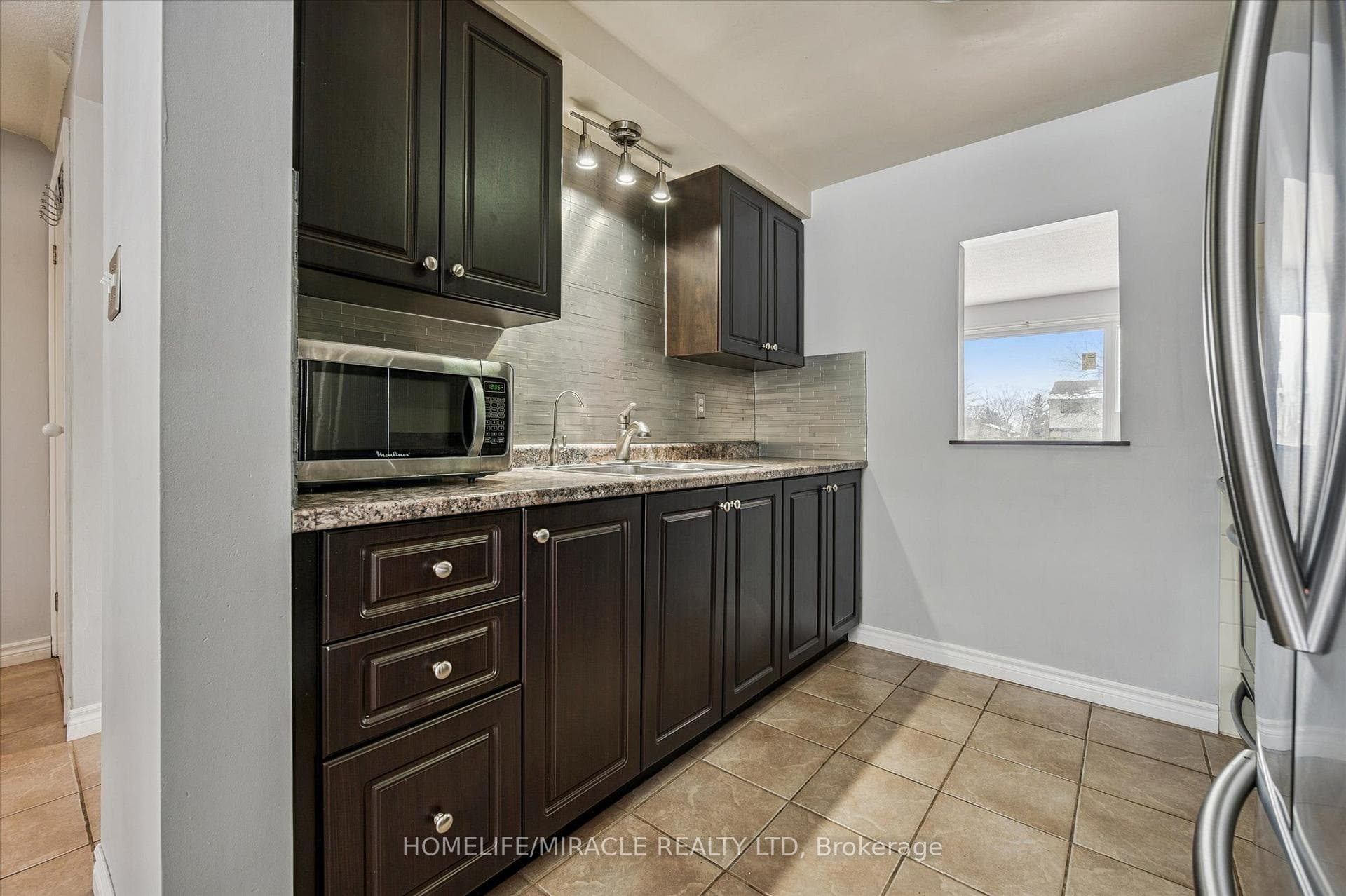 210 Glamis Road Unit 9 photo 13