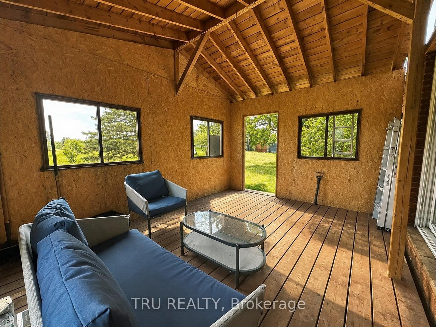 2422 Ouellette Road photo 19