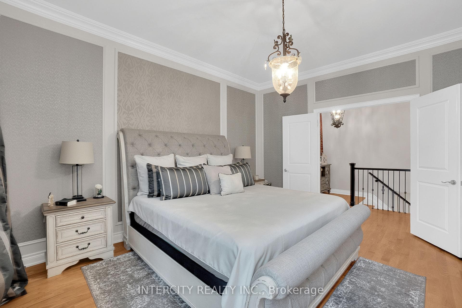 11 Queensberry Crescent photo 24