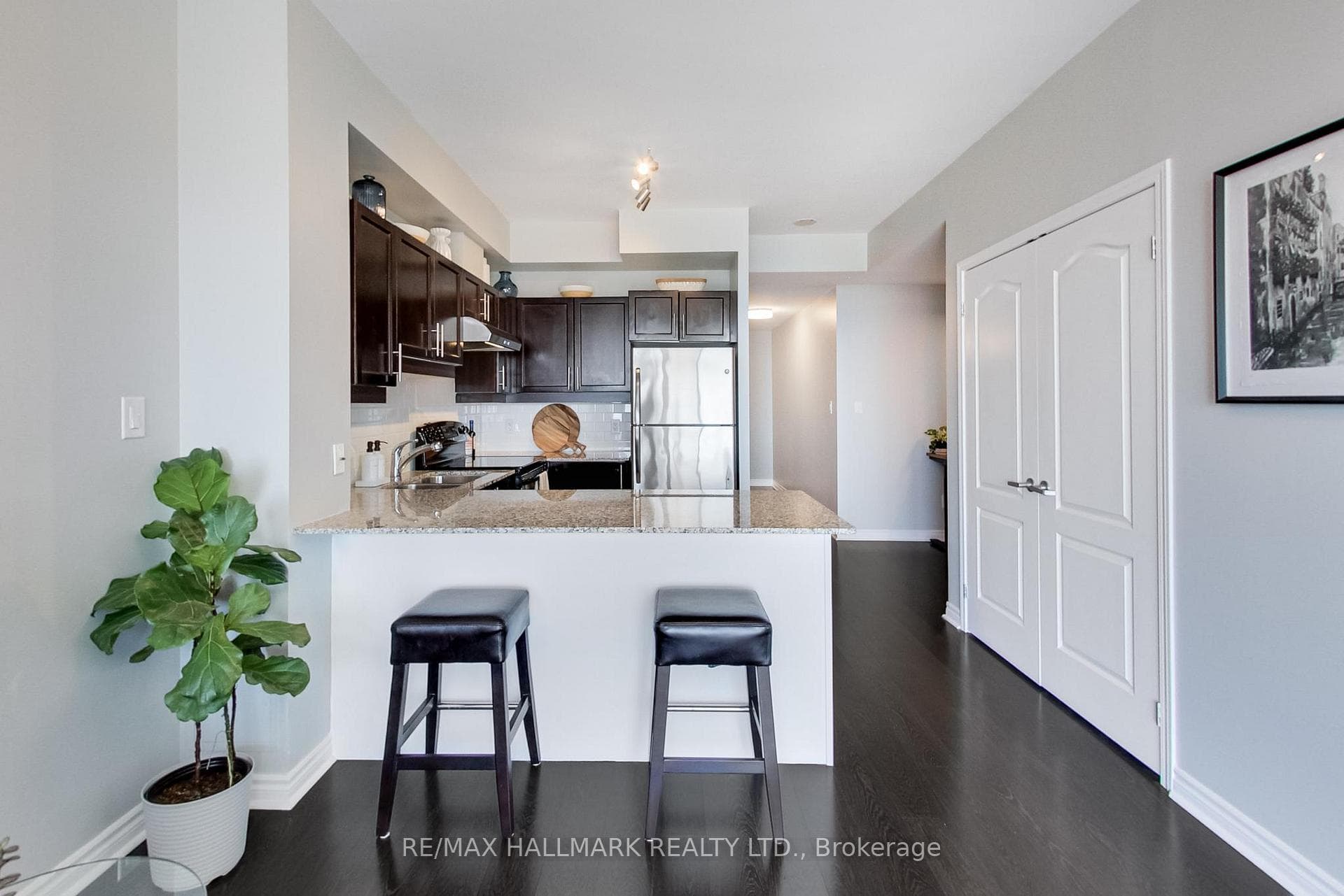 3865 Lake Shore Boulevard Unit 1301 photo 8