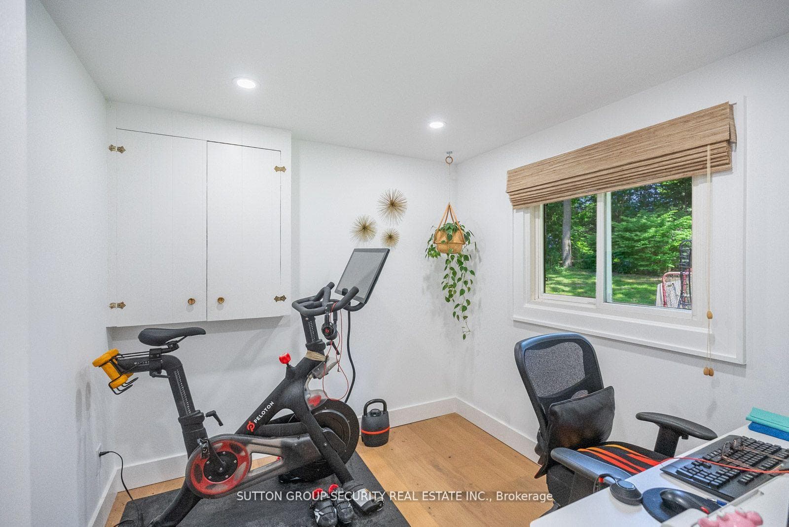 1665 Missenden Crescent photo 25