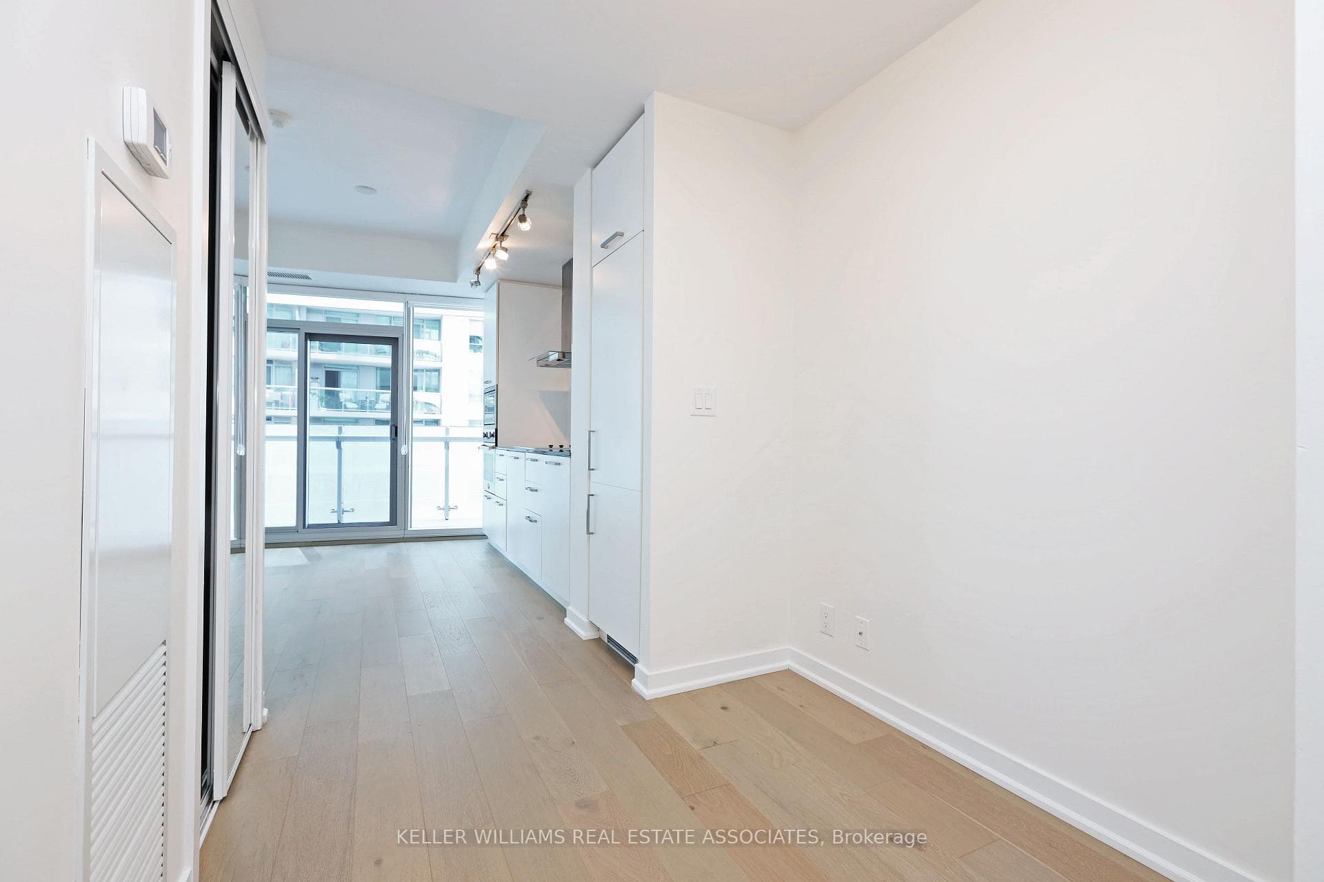 12 York Street Unit 1706 photo 18