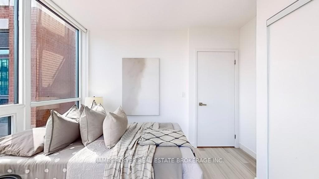 31 Tippett Road Unit 639 photo 20