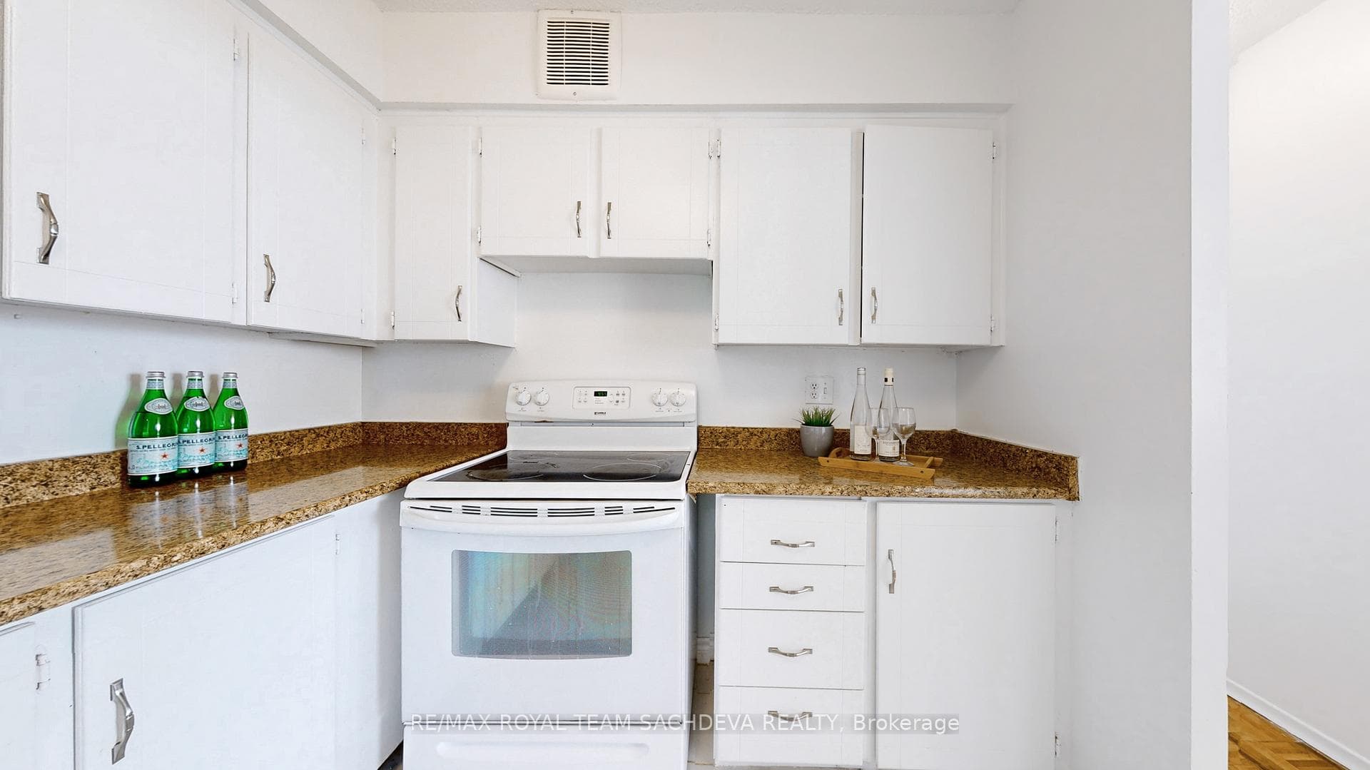 3380 Eglinton Avenue Unit 1709 photo 11