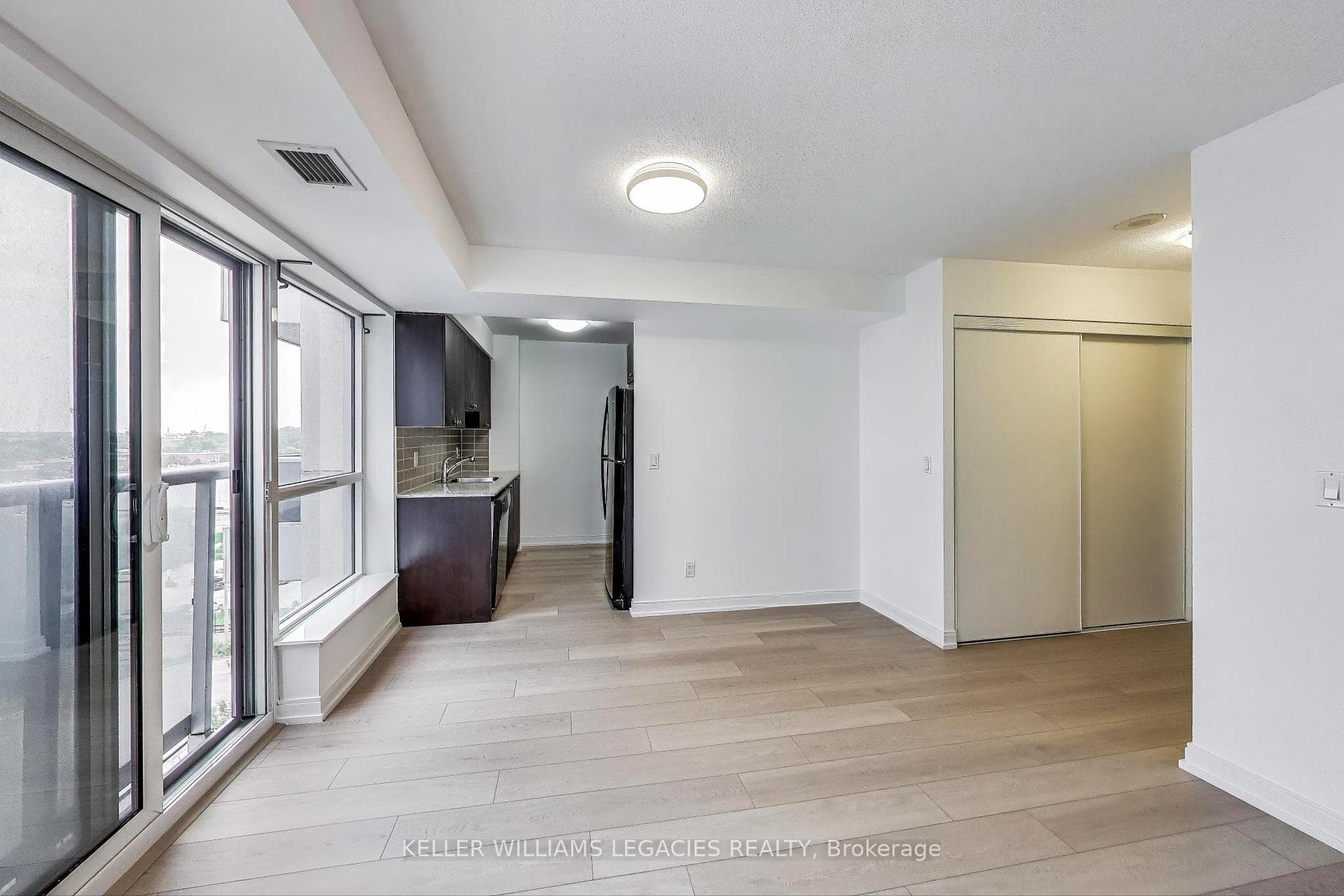 181 Village Green Square Unit 719 photo 5