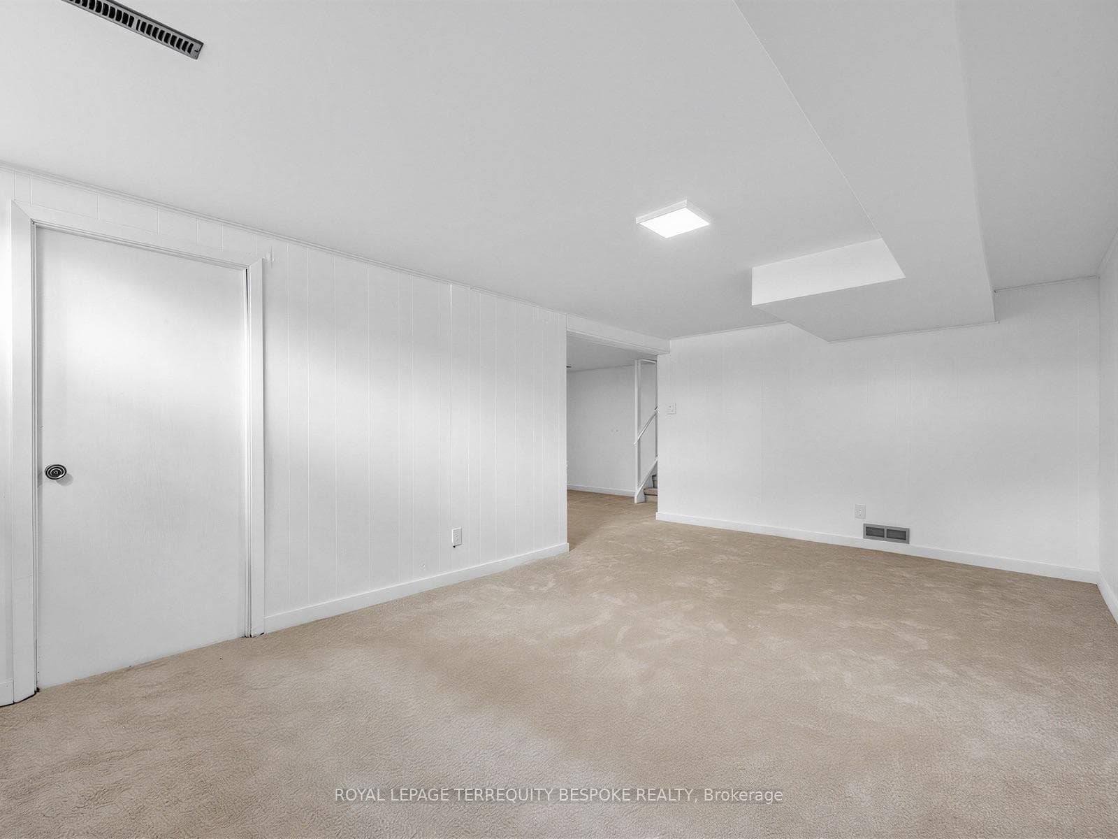 9 Midcroft Drive photo 37