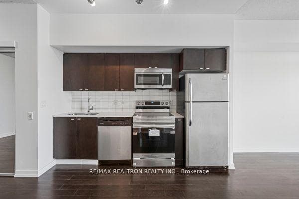 105 The Queensway Avenue Unit 504 photo 9