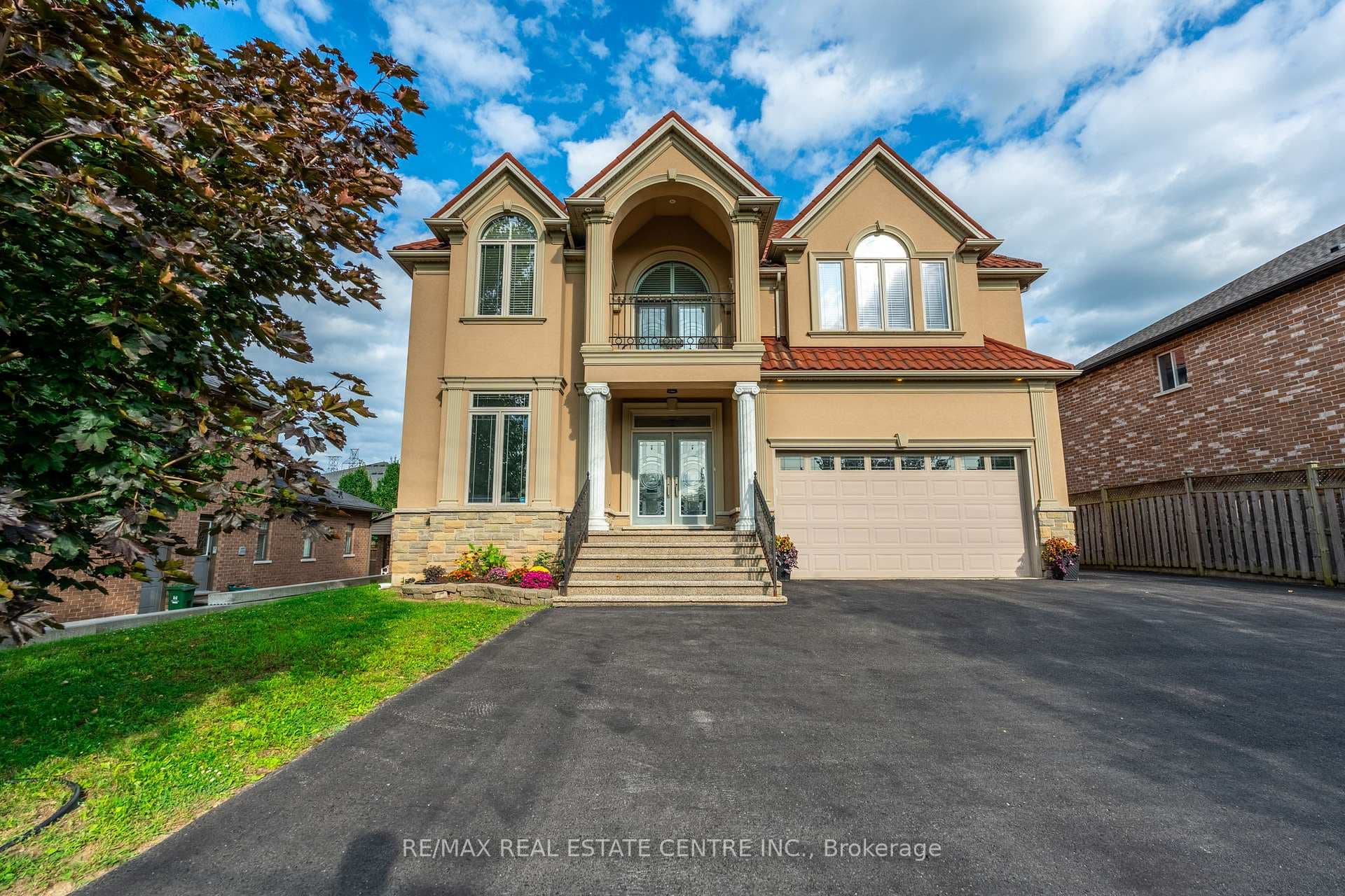 253 GLANCASTER Road photo 2