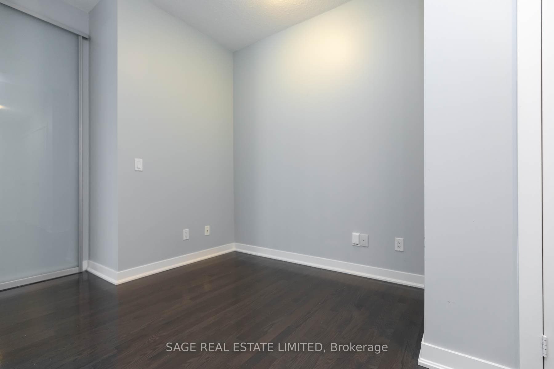 770 Bay Street Unit 1906 photo 18