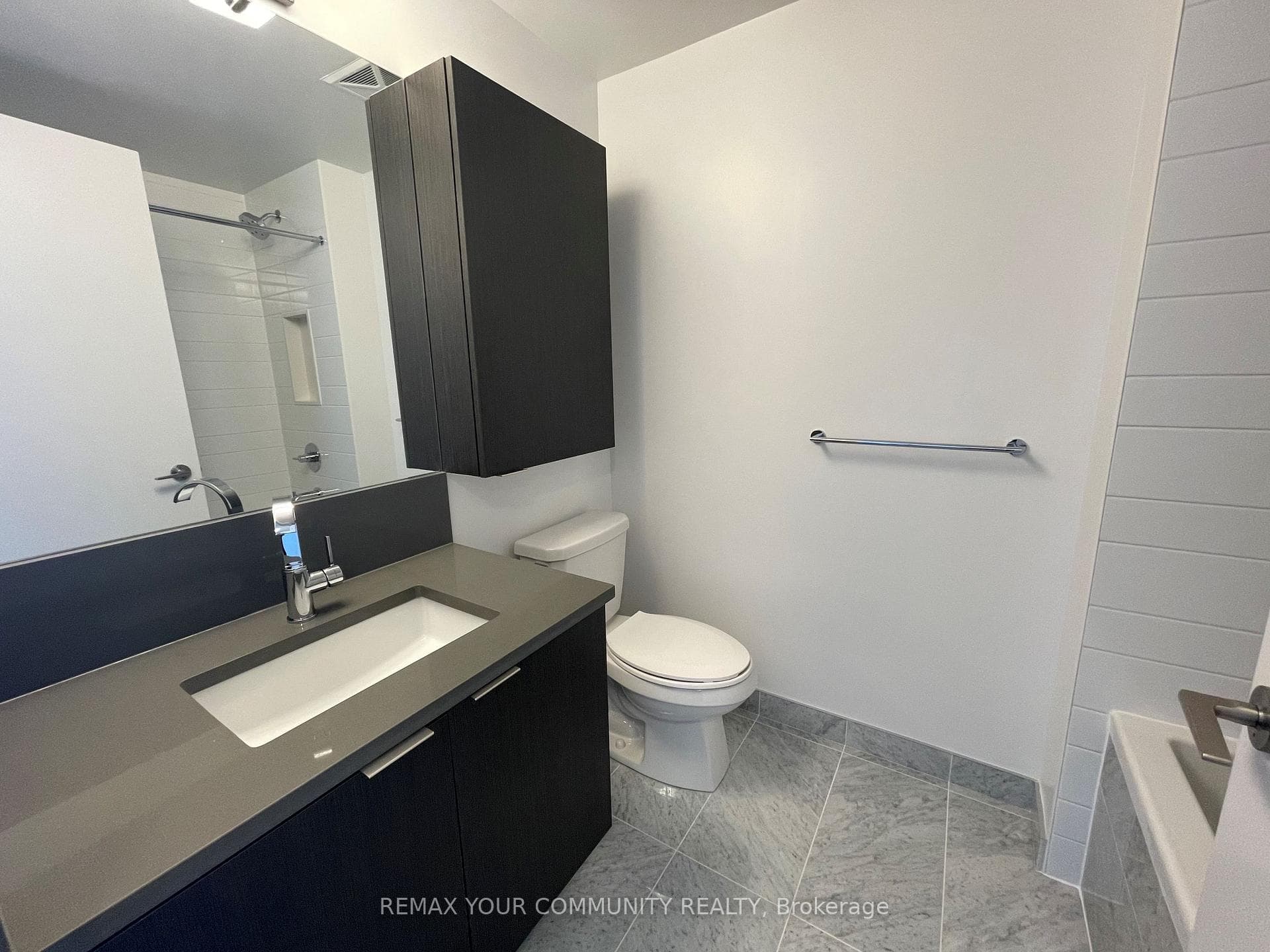 38 Iannuzzi Street Unit 2103 photo 5