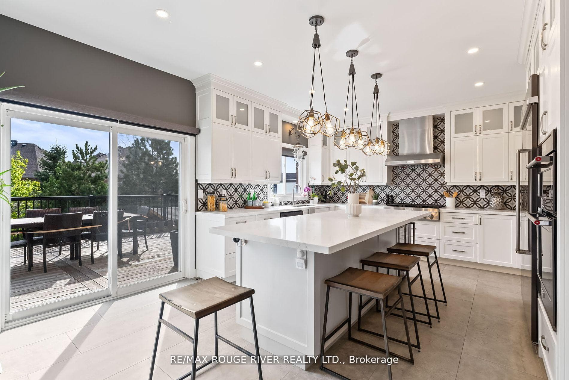 1218 Harlstone Crescent photo 5