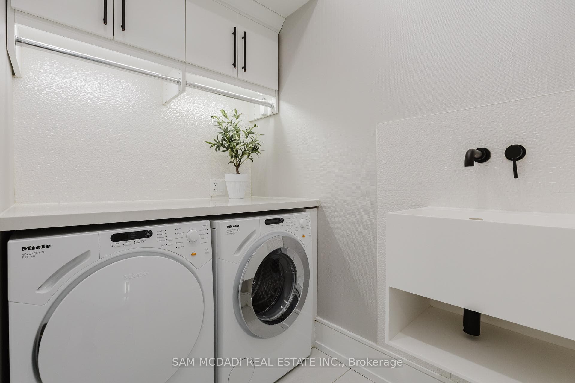 129 Beaconsfield Avenue photo 27
