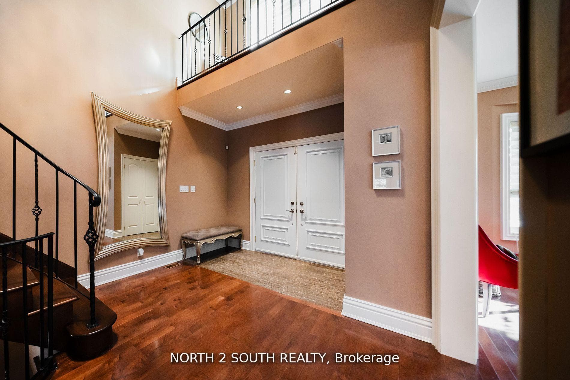 339 Burnhamthorpe Road photo 3