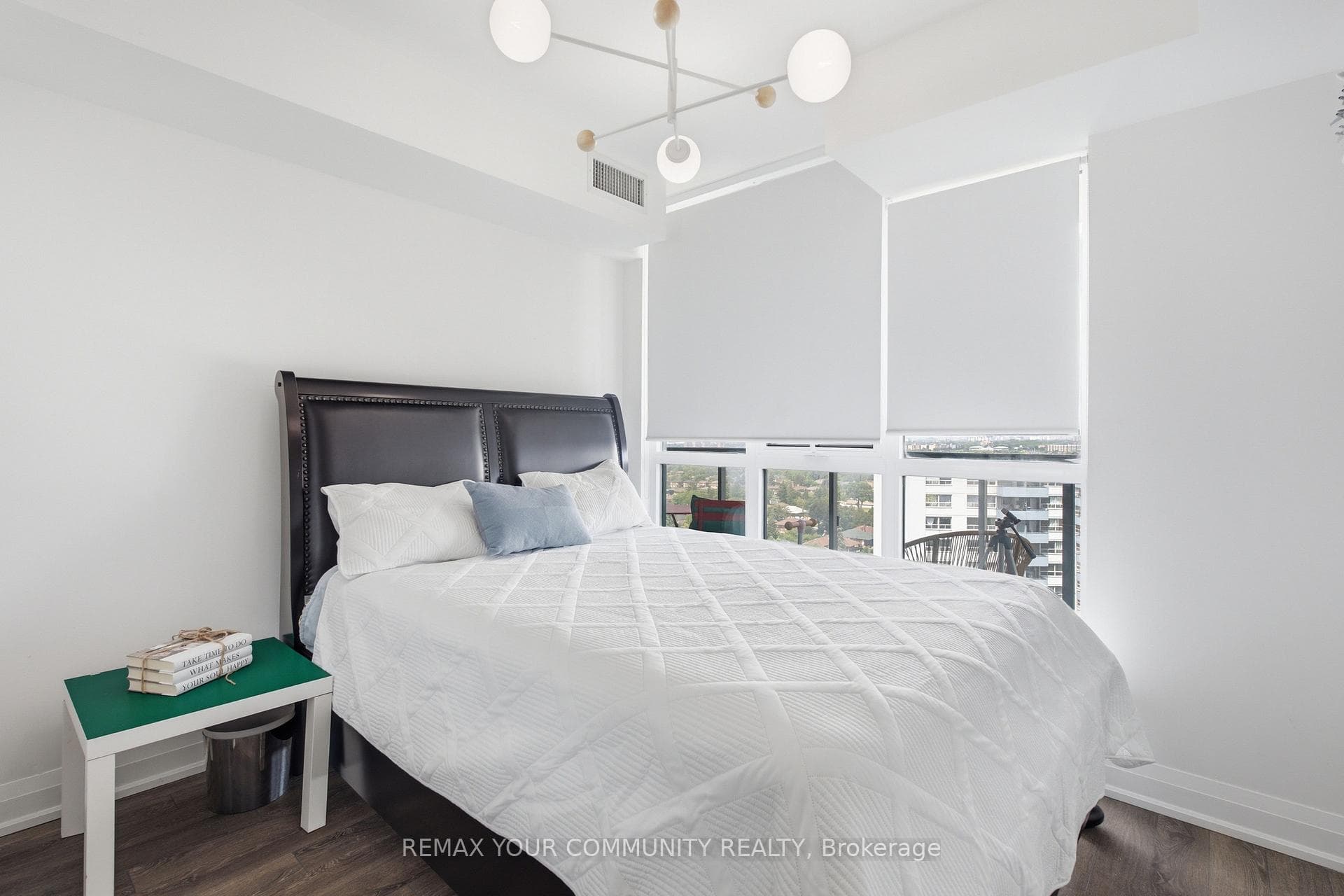 1461 Lawrence Avenue Unit 1504 photo 17