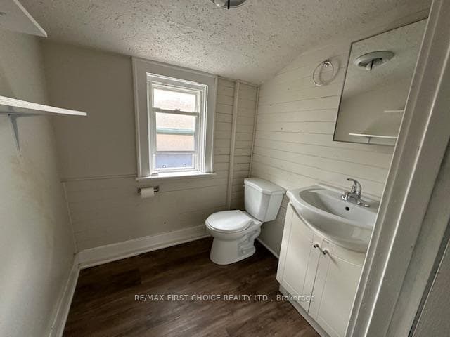 102 Machar Avenue photo 10