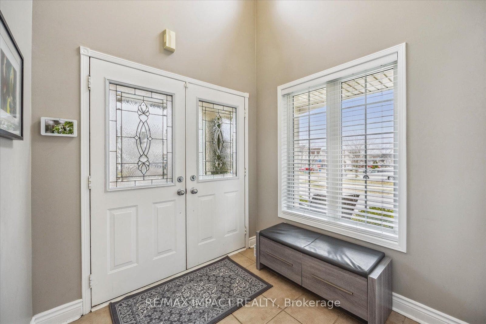 1176 Ashgrove Crescent photo 5