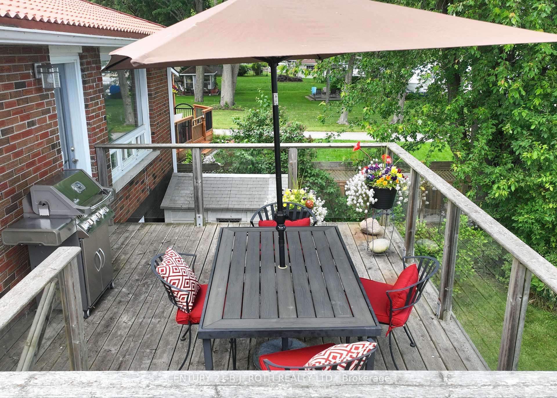 Deck With Main Floor Walkout