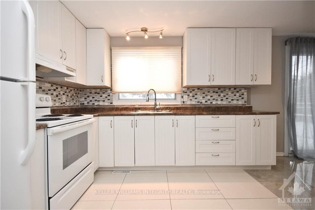 2276 RUSSELL Road photo 5