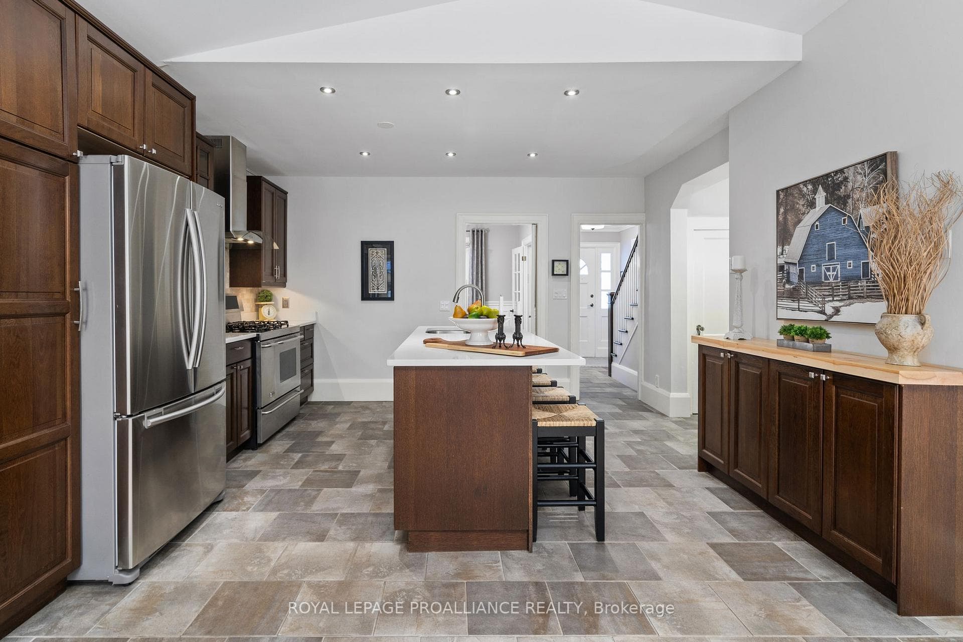 174 Dufferin Avenue photo 8