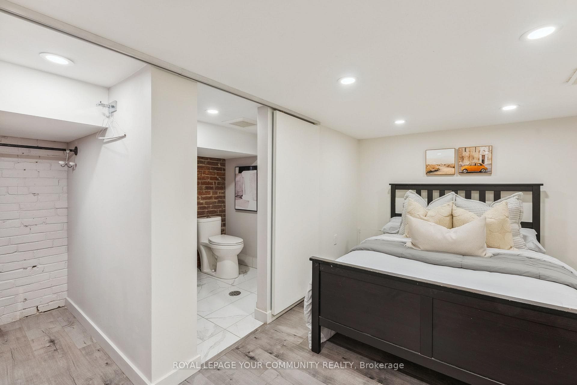 12 Lamb Avenue photo 34