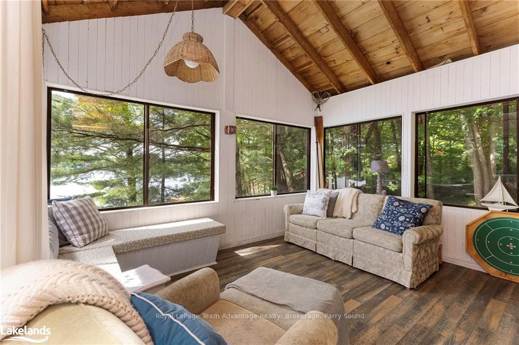20 MUNRO Drive photo 11