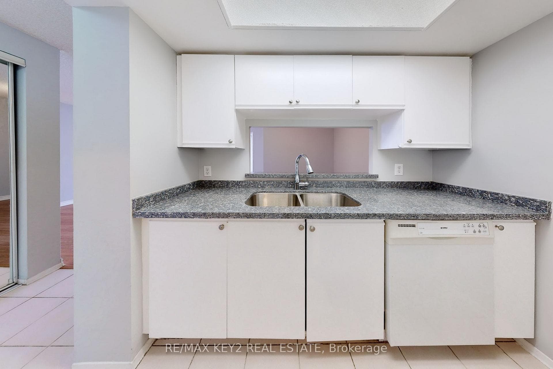 2550 Lawrence Avenue Unit 916 photo 6