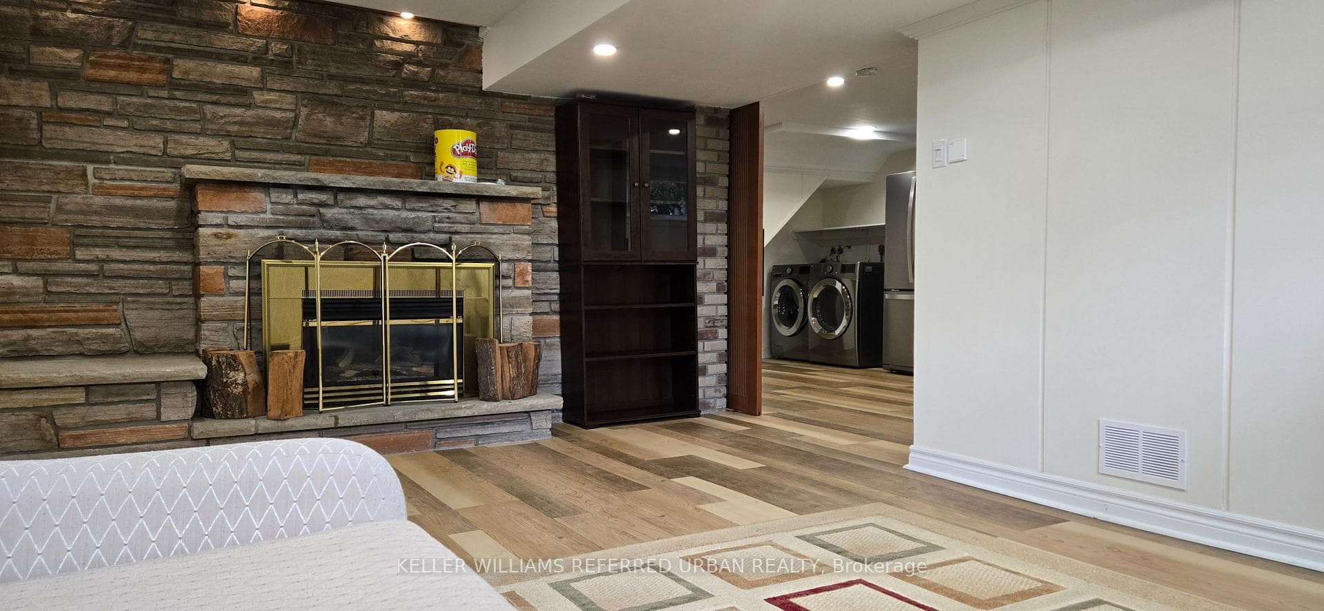 49 Halkin Crescent Unit Bsmt photo 1